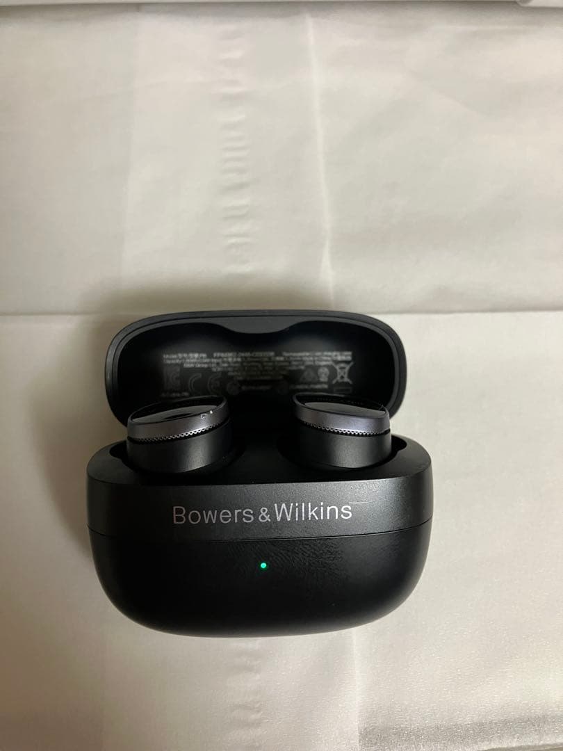 Bowers & Wilkins Pi8ワイヤレスイヤホン
