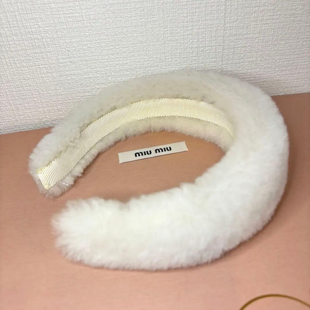 ミュウミュウ miumiu ホワイト ムートン ファー カチューシャ ヘア 白