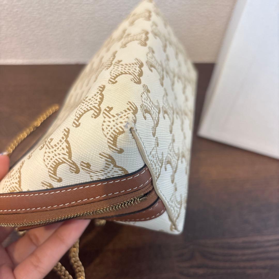 CELINE　トリオンフ　チェーン付きクラッチバッグ