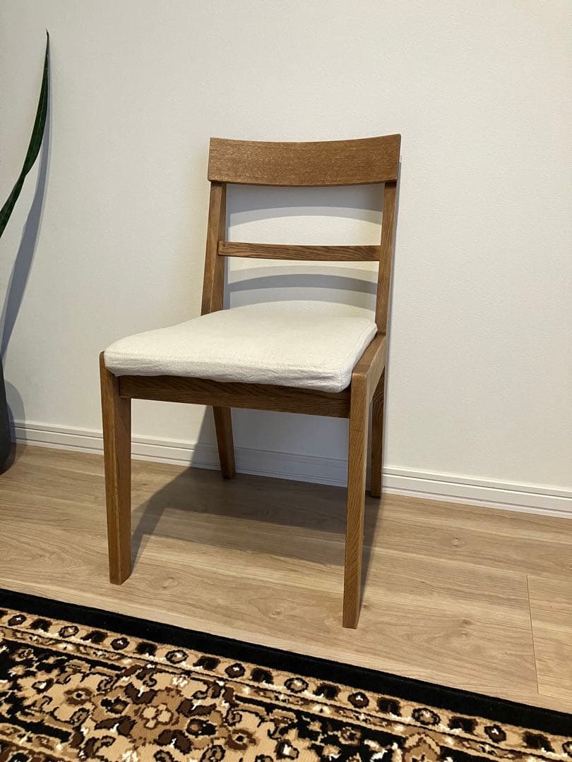 Unico Addy 木製ダイニングチェア