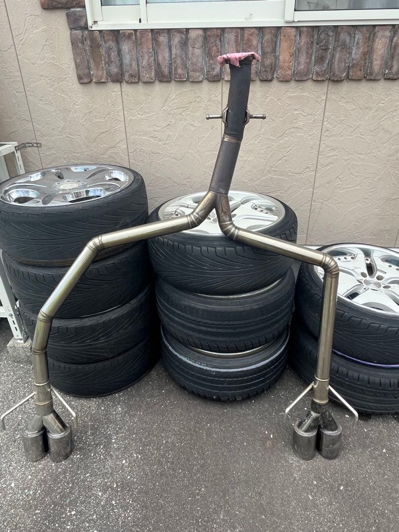 18系クラウン ４本出しマフラー