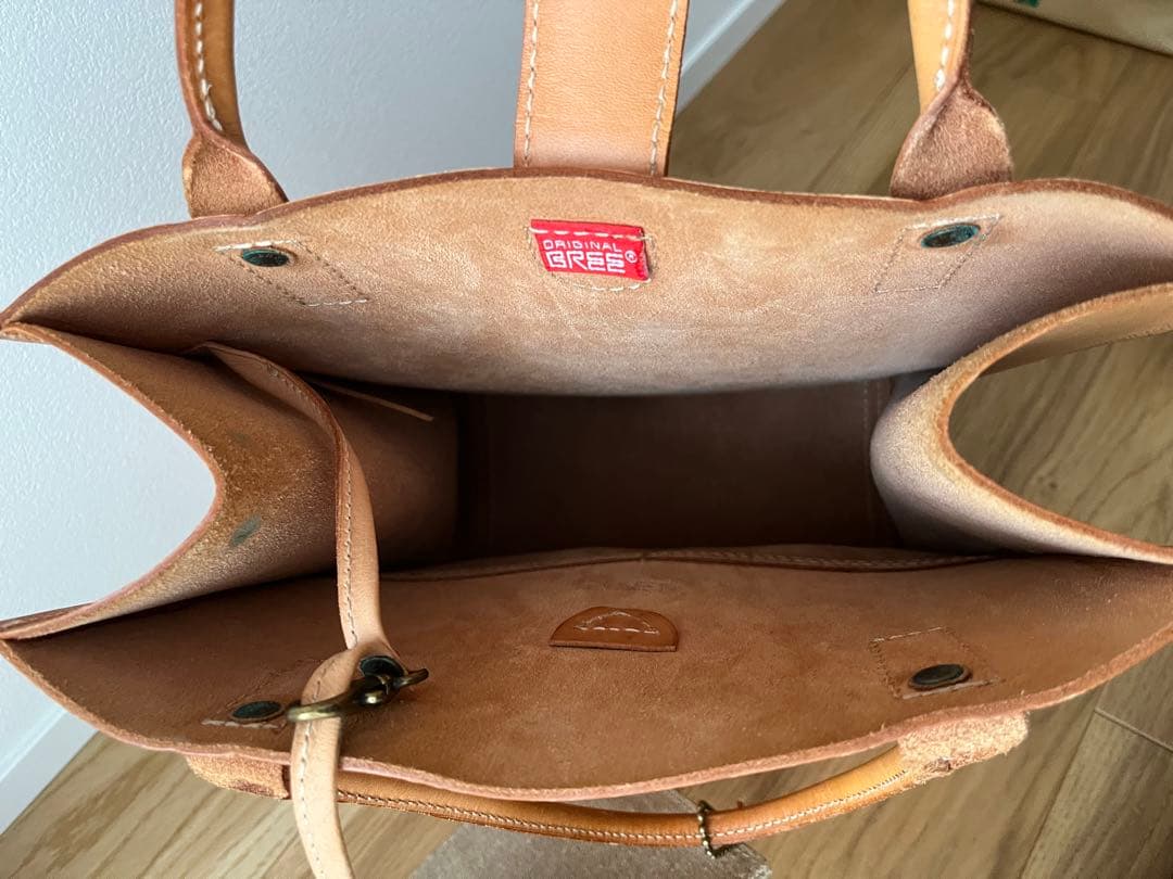 BREE ブリー　レザー トートバッグ　ヌメ革　ポーチ付き