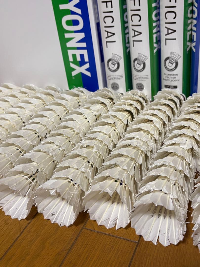 中古シャトル　ニューオフィシャル YONEX 130球