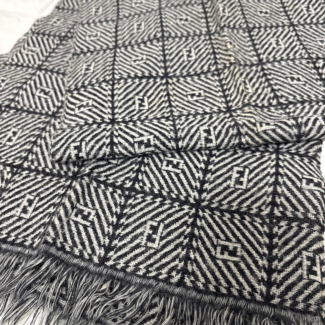 ▪️FENDI マフラー　ヘリンボーン風　グレー　高級感