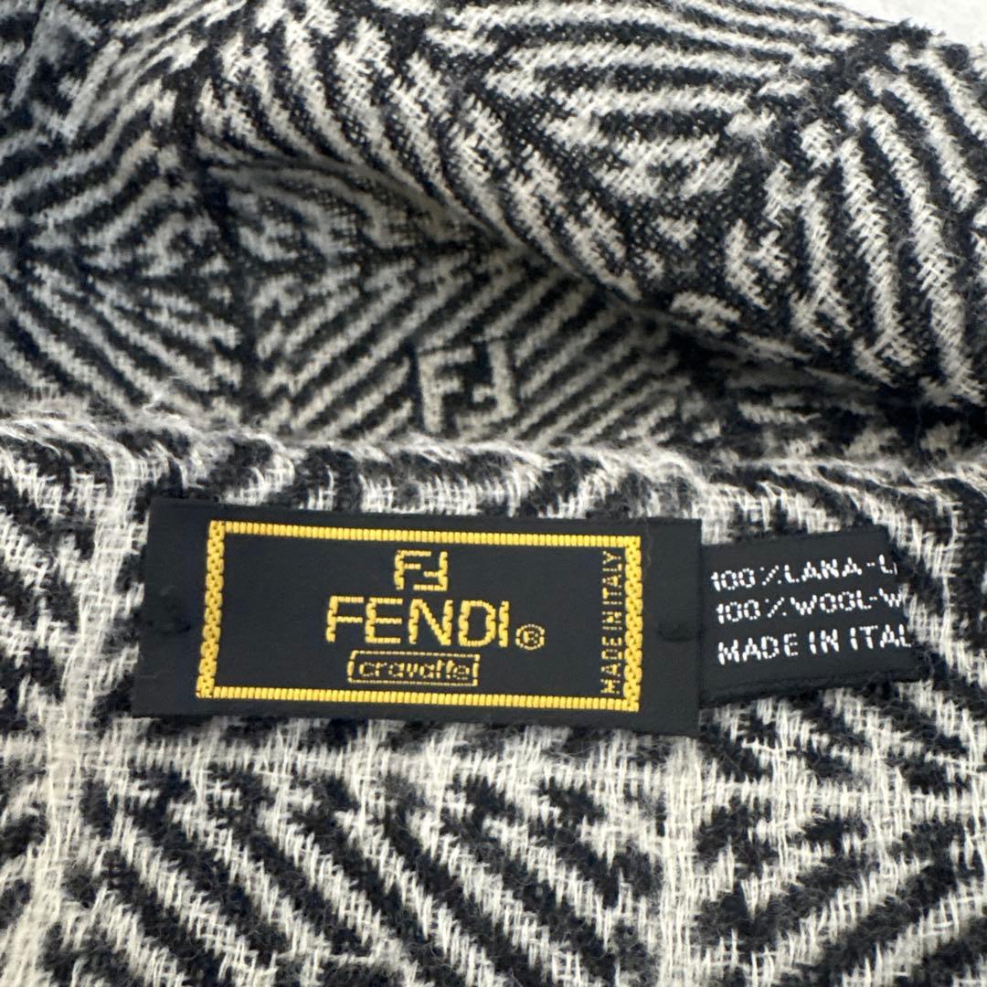 ▪️FENDI マフラー　ヘリンボーン風　グレー　高級感