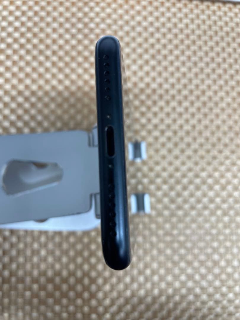 iPhone SE 第3世代64 GBミッドナイトSIMフリー【0421】