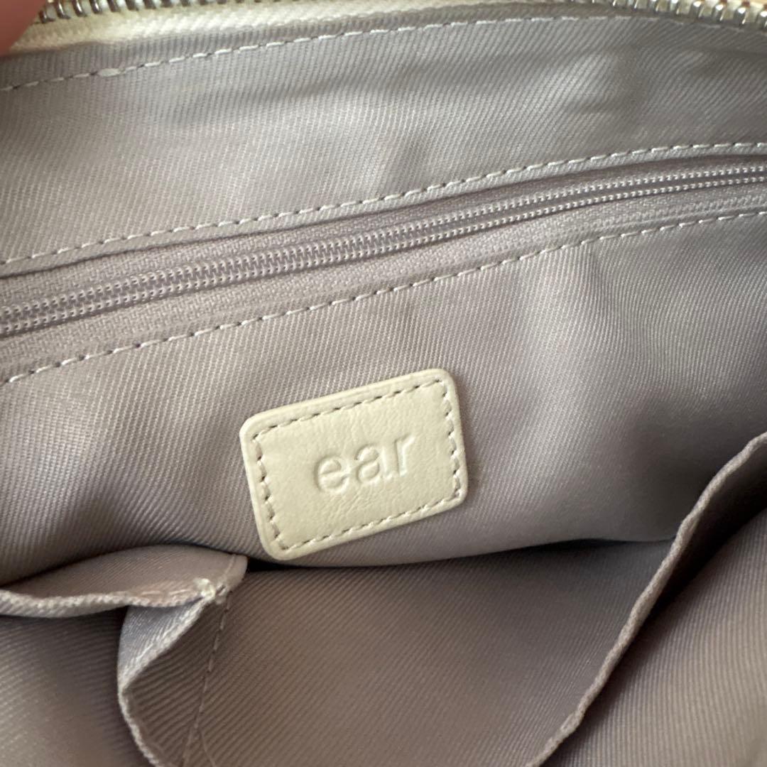 ear ホワイトレザー ショルダーバッグ