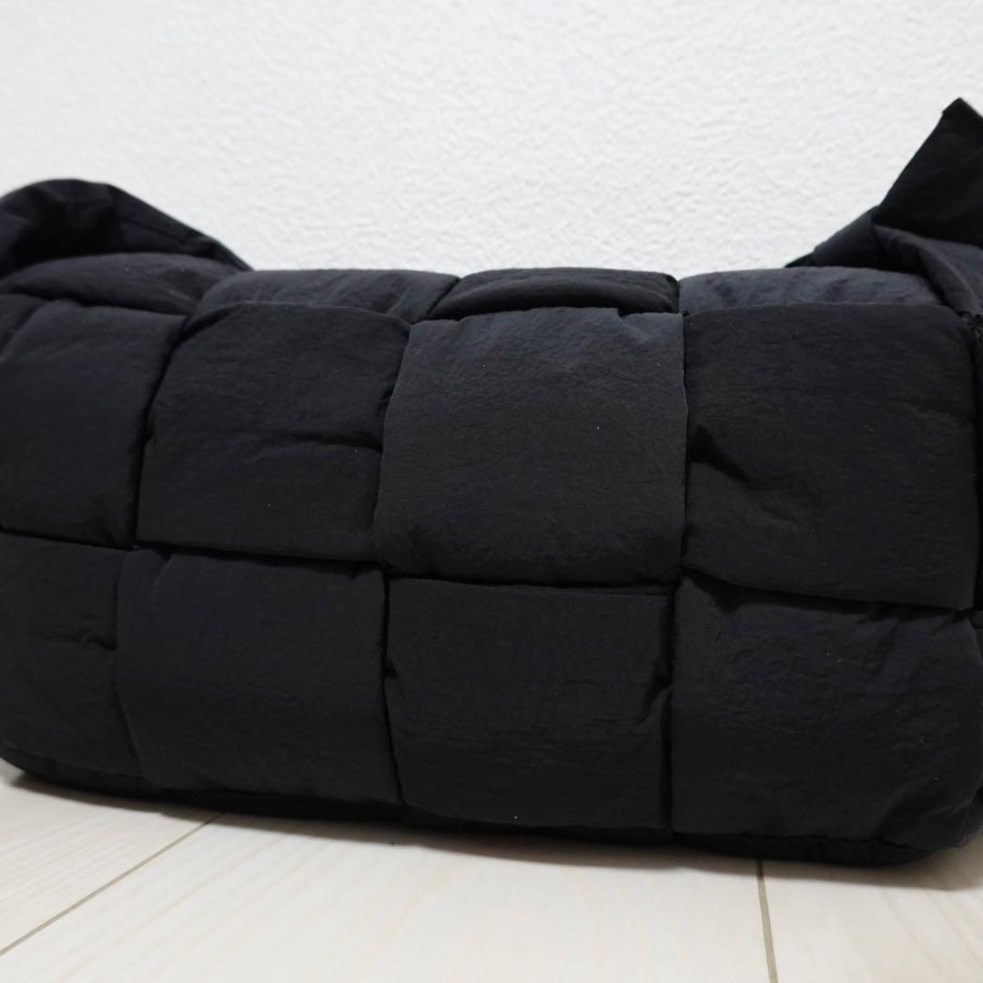 ボッテガヴェネタ パデッドテック カセット マキシイントレチャート　ブラック