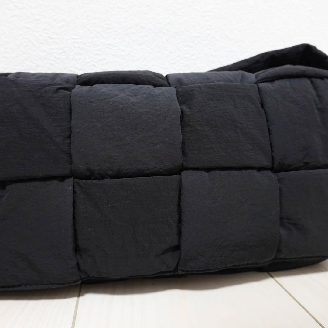 ボッテガヴェネタ パデッドテック カセット マキシイントレチャート　ブラック