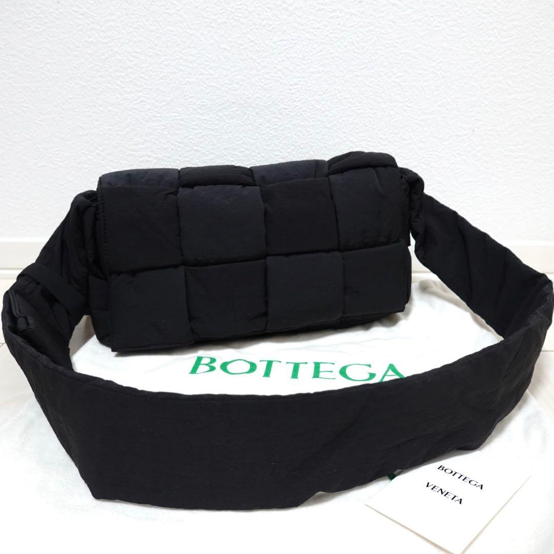 ボッテガヴェネタ パデッドテック カセット マキシイントレチャート　ブラック