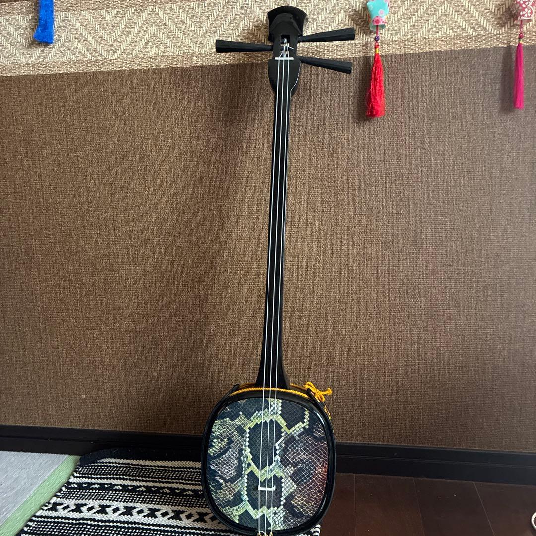三味線 本体 黒 金色刺繍