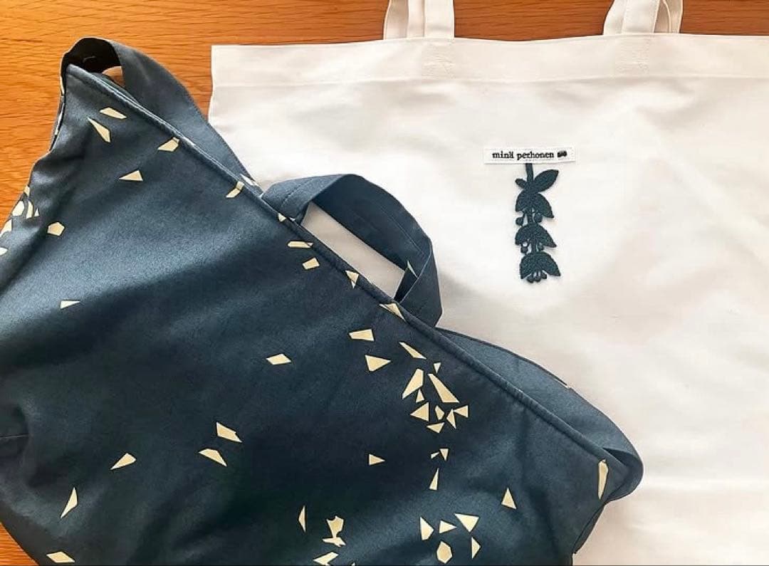 【新品タグ、袋付き】ミナペルホネンstar ショルダーバッグSサイズ