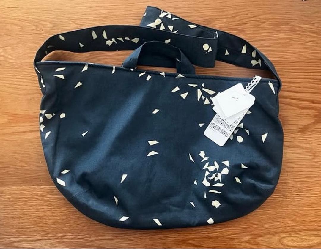 【新品タグ、袋付き】ミナペルホネンstar ショルダーバッグSサイズ