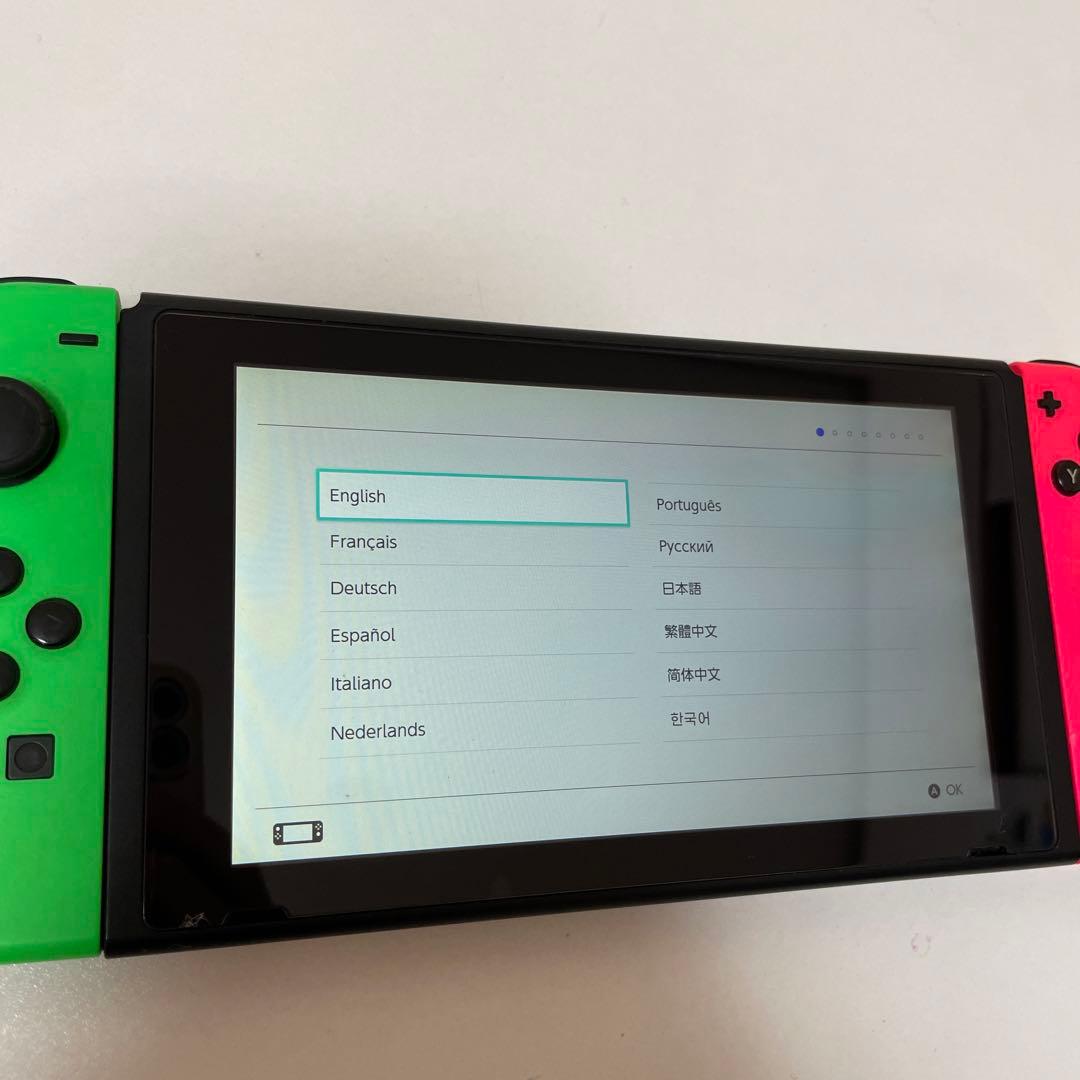 ニンテンドーswitch本体の　ピンクグリーン