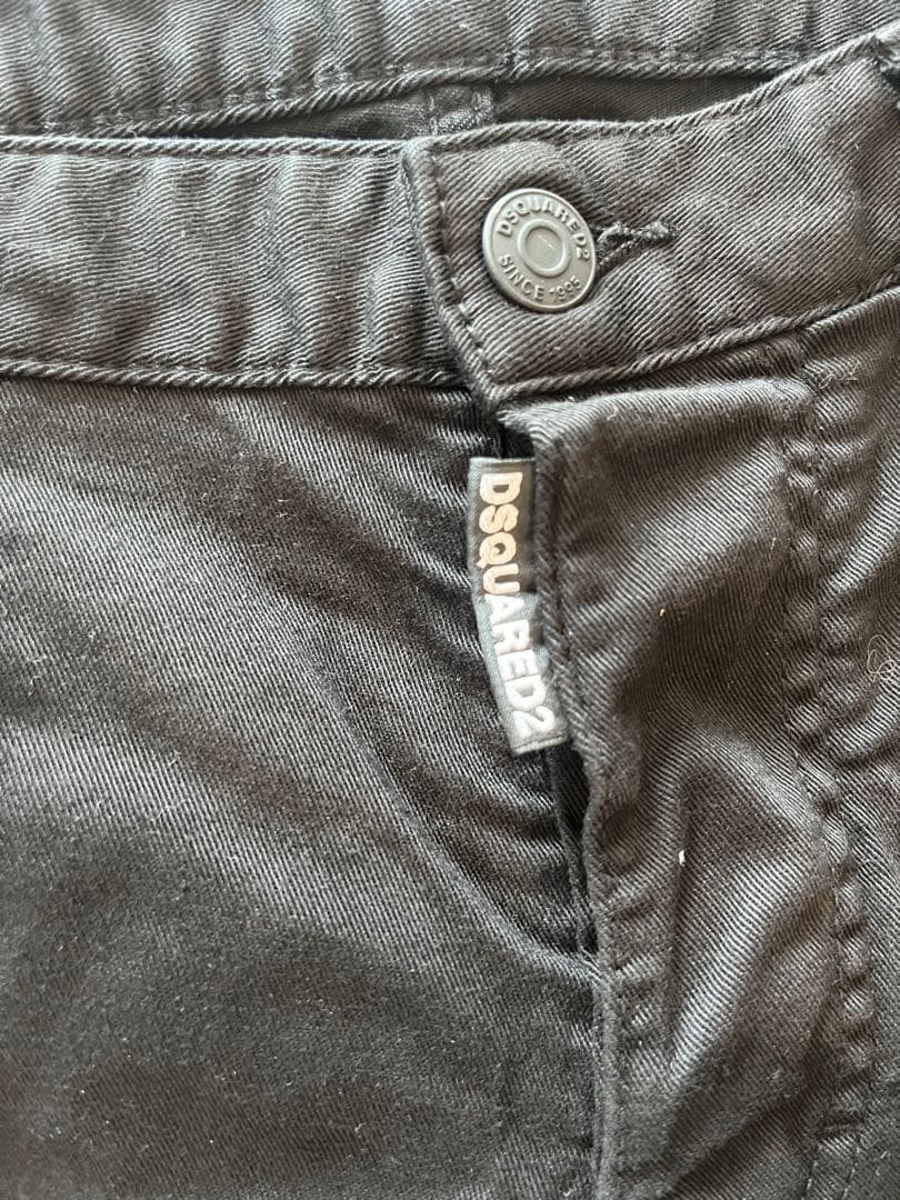 DSQUARED2 ブラックショートパンツ