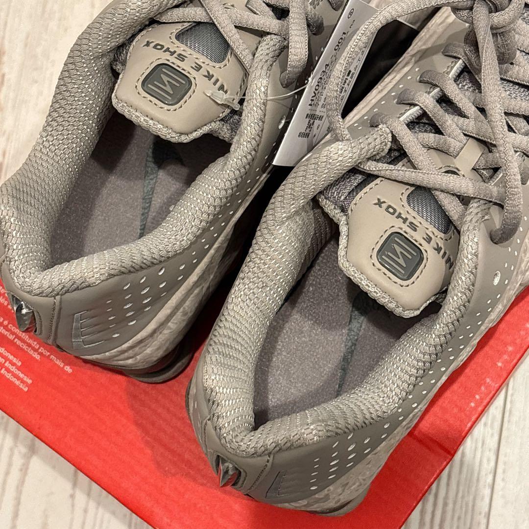 【希少】NIKE SHOX R4 新品 23.5cm