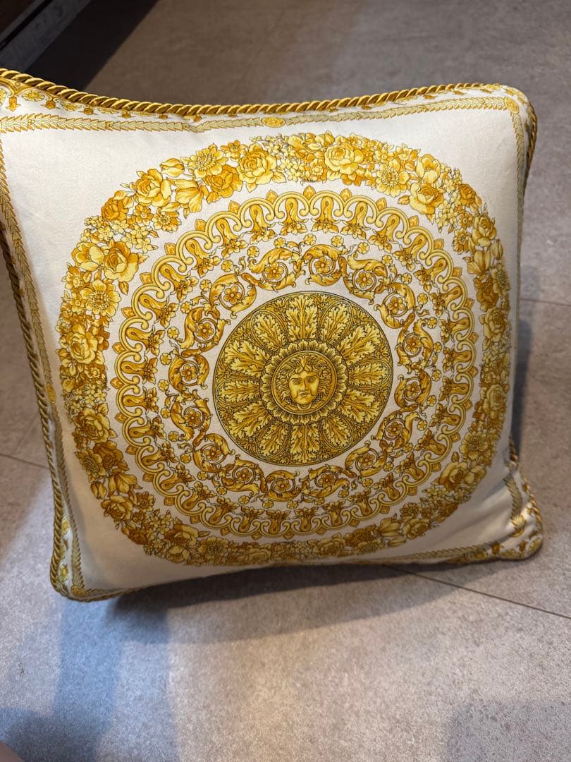 ヴェルサーチ　クッション　バロック