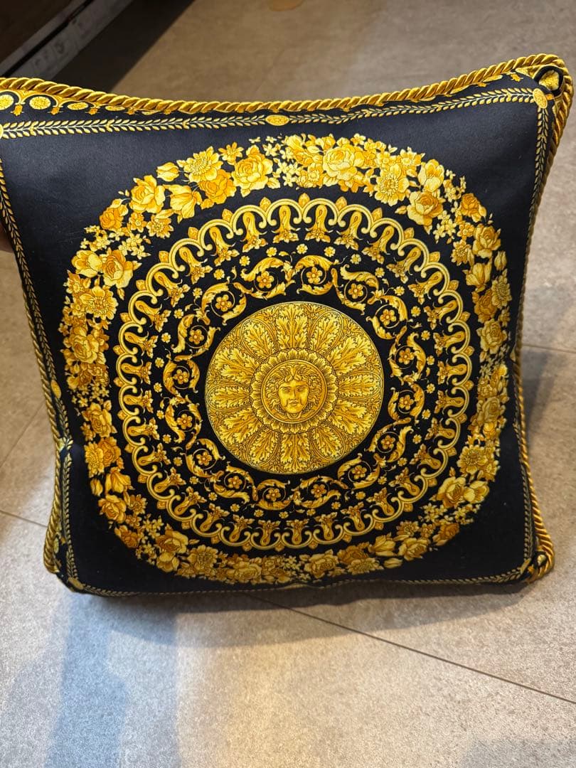 ヴェルサーチ　クッション　バロック