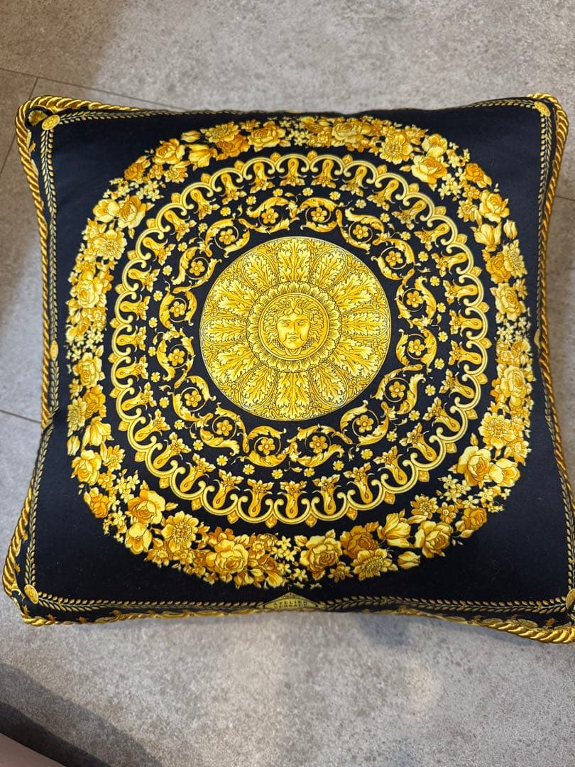 ヴェルサーチ　クッション　バロック