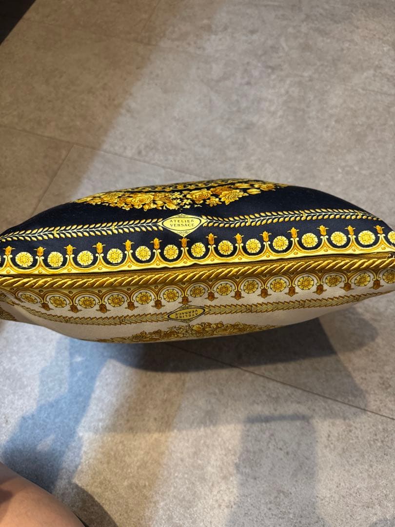 ヴェルサーチ　クッション　バロック