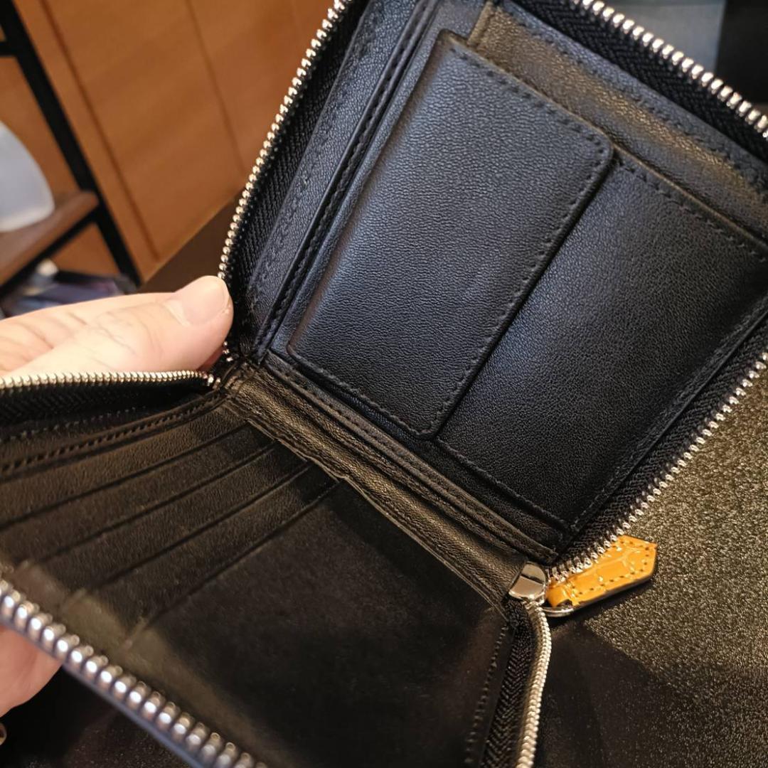 【ほぼ未使用】一枚革クロコダイル（ワニ革）二つ折り財布ラウンドファスナー