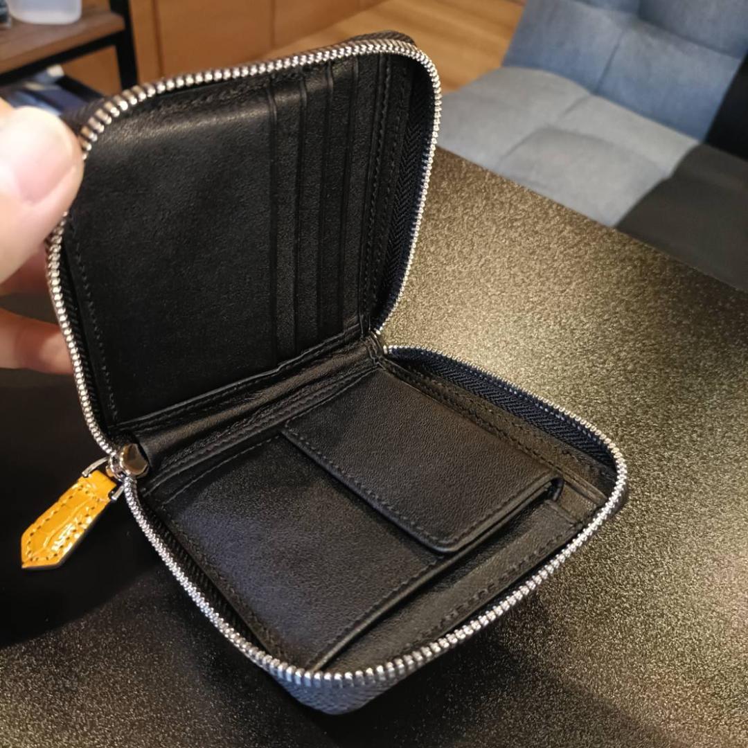 【ほぼ未使用】一枚革クロコダイル（ワニ革）二つ折り財布ラウンドファスナー