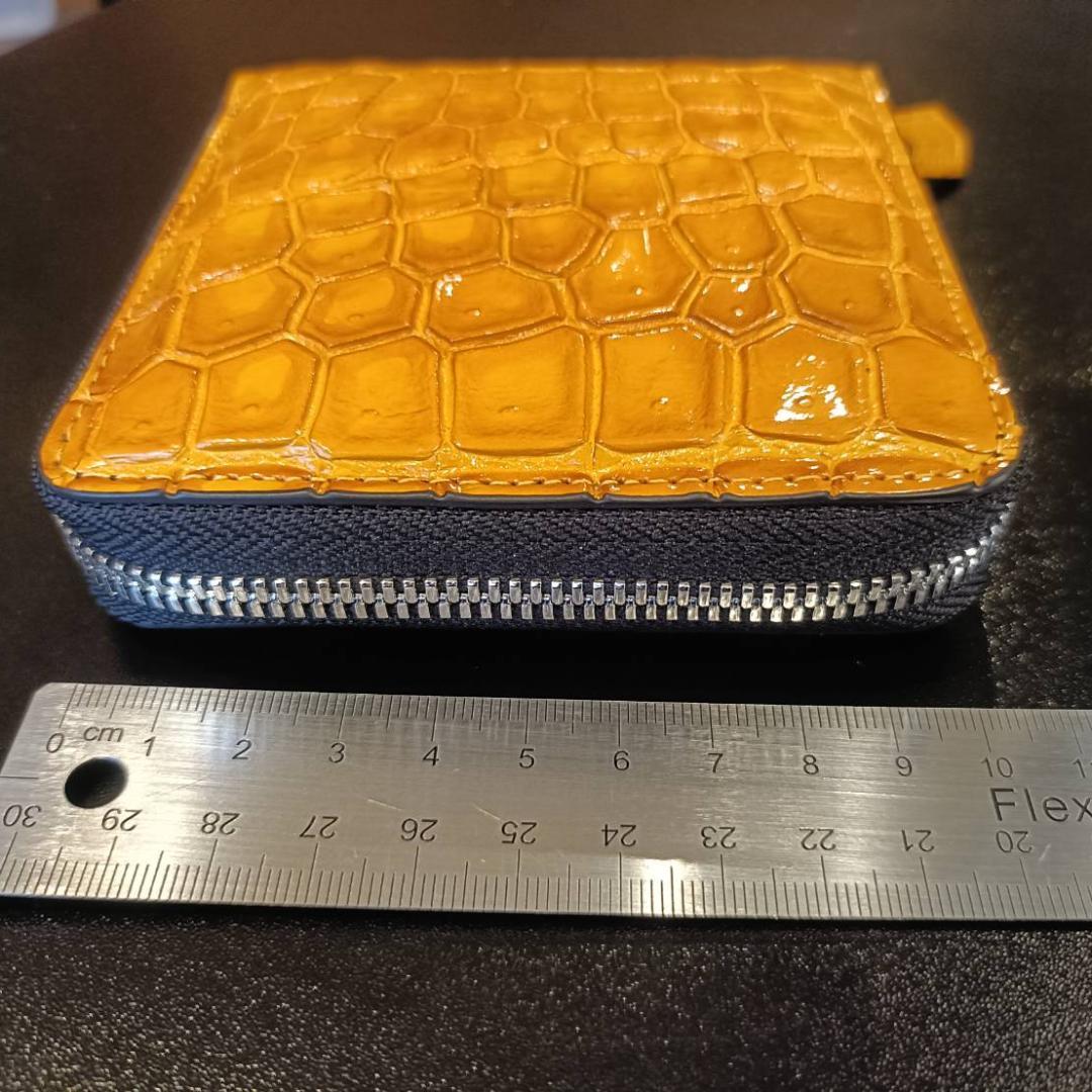 【ほぼ未使用】一枚革クロコダイル（ワニ革）二つ折り財布ラウンドファスナー