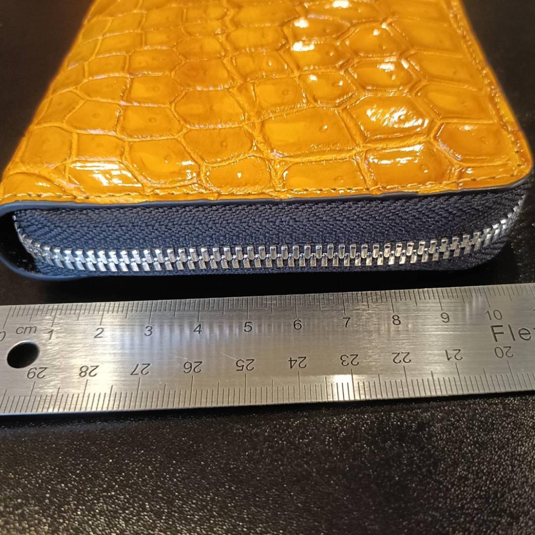 【ほぼ未使用】一枚革クロコダイル（ワニ革）二つ折り財布ラウンドファスナー