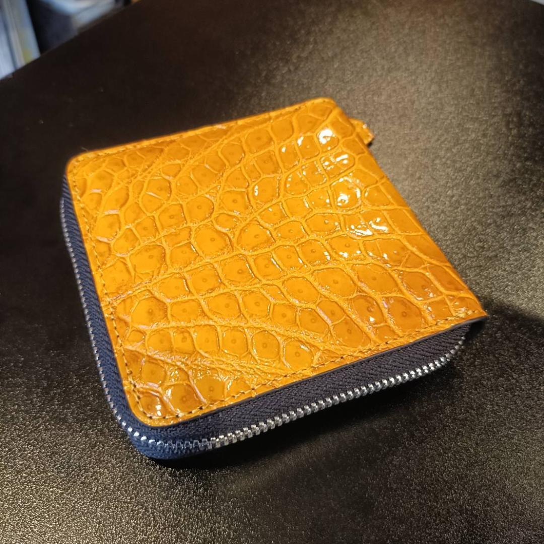 【ほぼ未使用】一枚革クロコダイル（ワニ革）二つ折り財布ラウンドファスナー