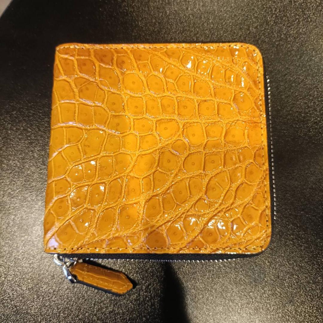 【ほぼ未使用】一枚革クロコダイル（ワニ革）二つ折り財布ラウンドファスナー