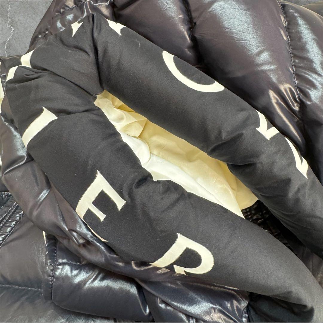 【美品】 モンクレール MONTREUIL レタリングロゴ ダウンベスト