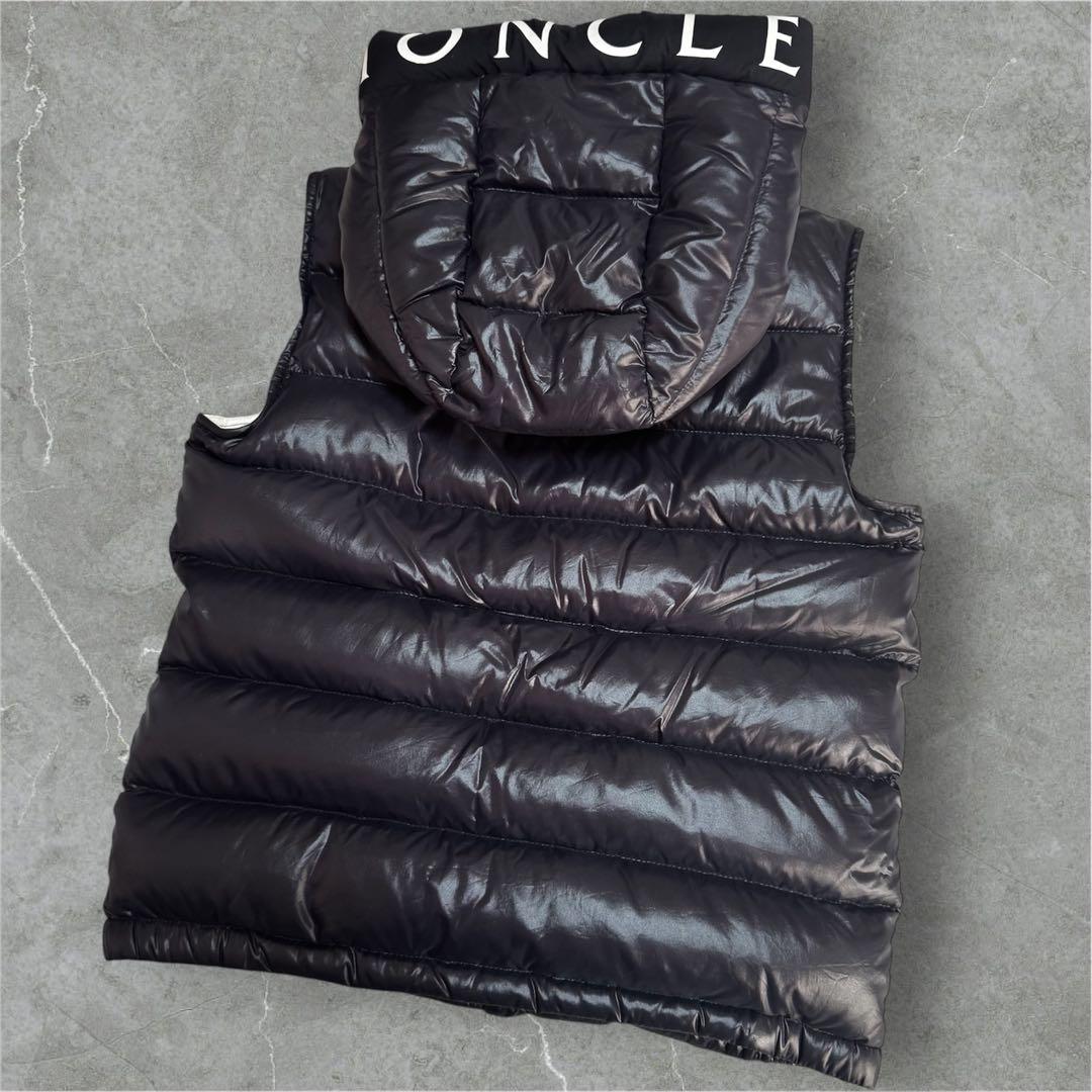 【美品】 モンクレール MONTREUIL レタリングロゴ ダウンベスト