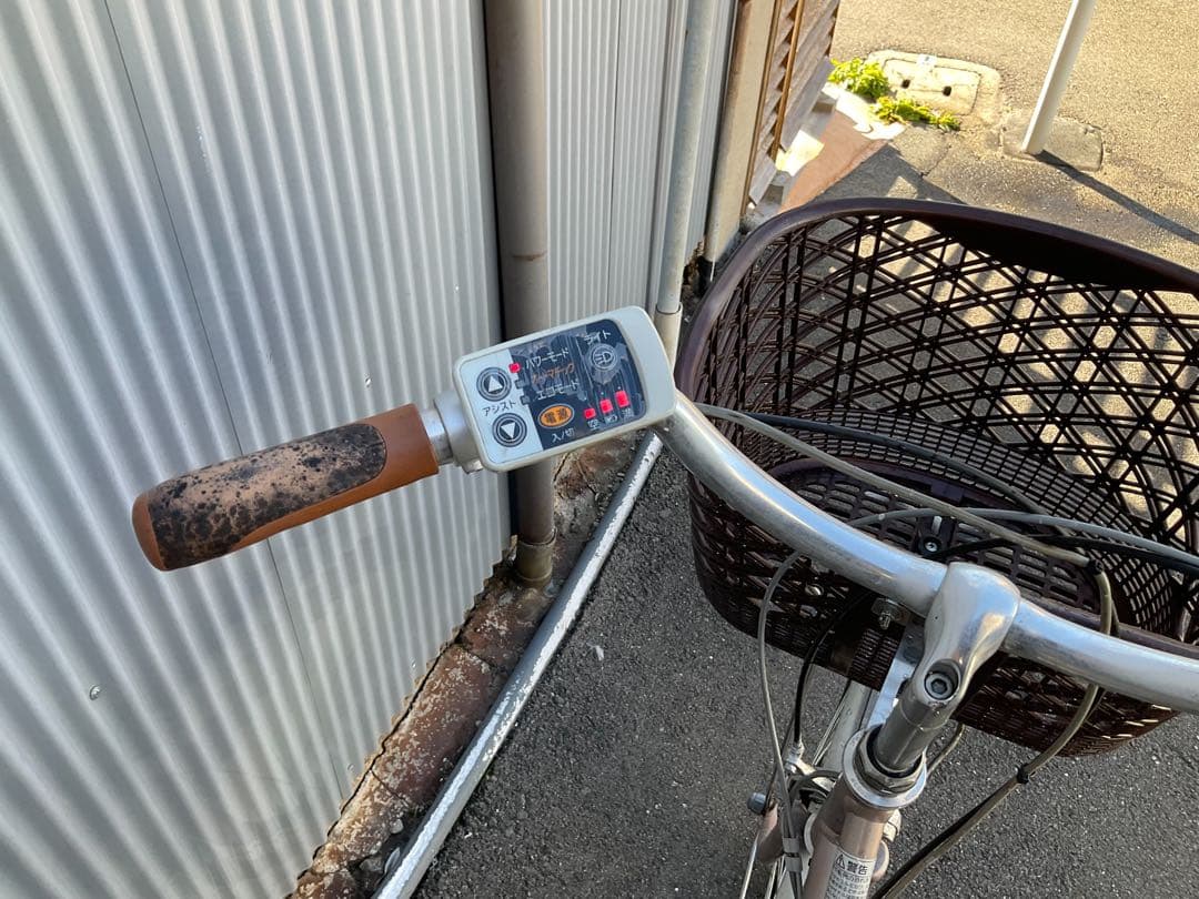 パナソニック新機種電動アシスト自転車vivi26インチシルバー系アルミボディー