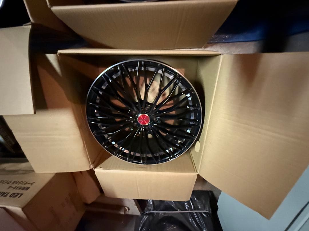 レアマイスターティニャネロBK/PO 20インチ8.5J 5H114 +45