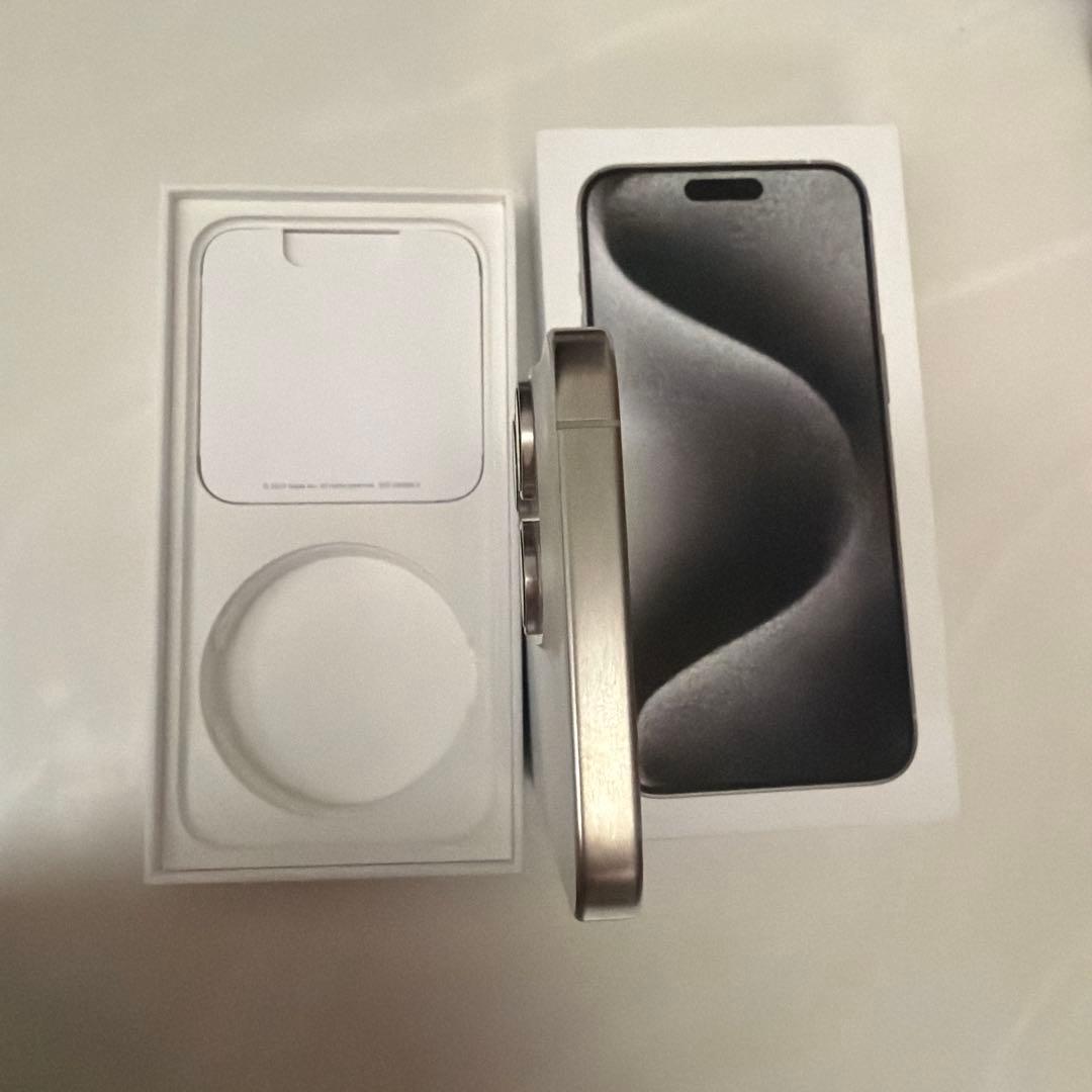 iPhone 15 Pro Max 256GB ホワイトチタニウム