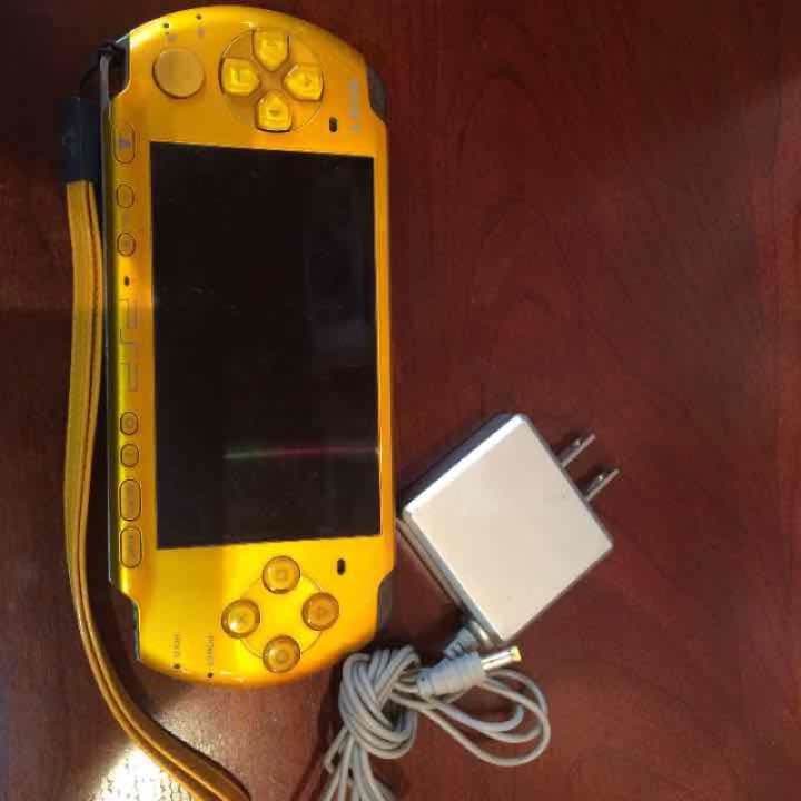 現品限り！PSP & 充電アダプターセット