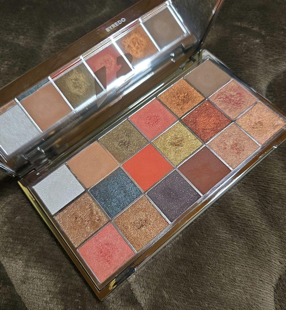 バイレード　アイシャドウパレット　カラハリ