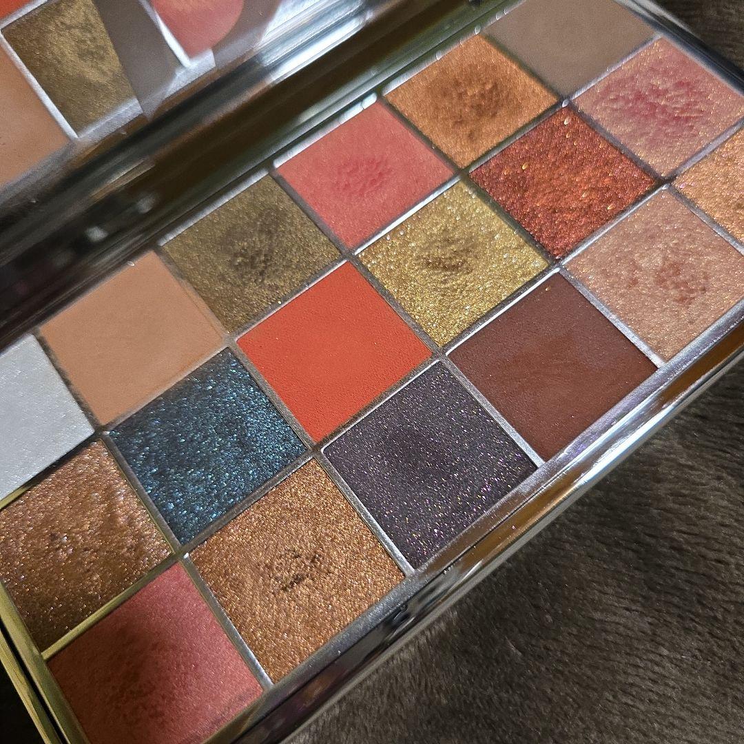 バイレード　アイシャドウパレット　カラハリ