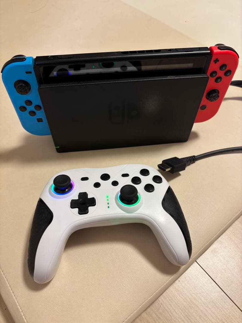 バ*ン様 【訳あり】Nintendo Switch 本体とワイヤレスコントローラ