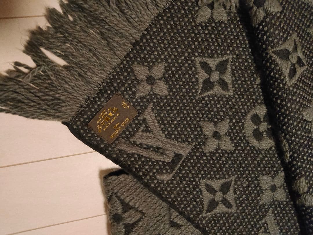 Louis Vuitton グレー ロゴマフラー