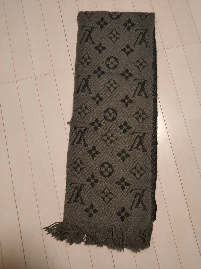 Louis Vuitton グレー ロゴマフラー