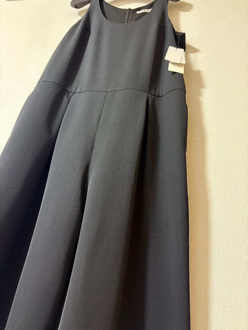 タグ付未使用 NEAU SLEEVELESS JUMPSUITオールインワン 黒