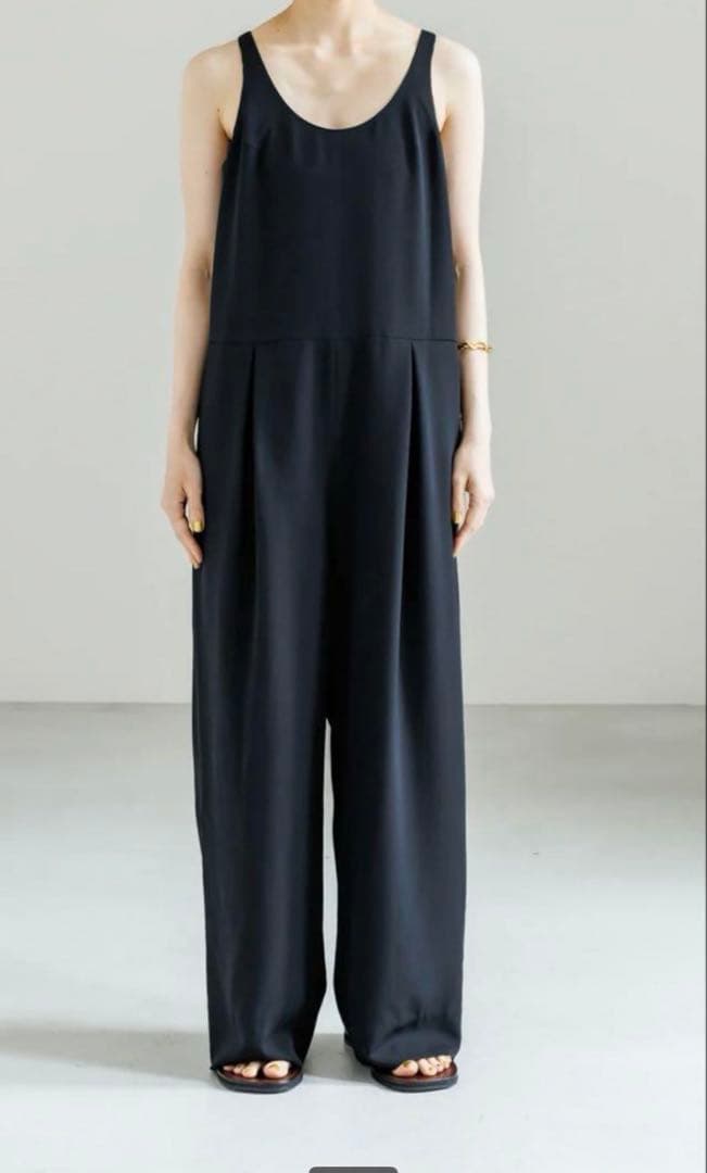タグ付未使用 NEAU SLEEVELESS JUMPSUITオールインワン 黒