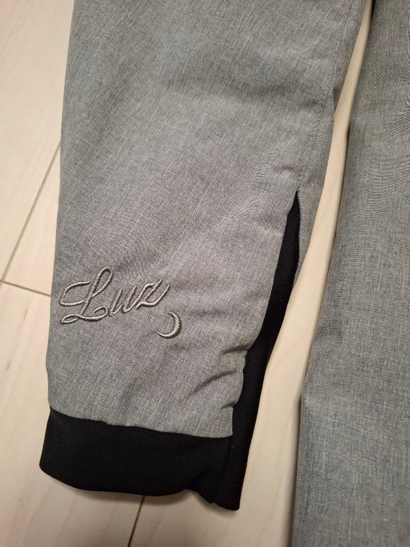 LUZ e SOMBRA フード付きアウター グレー色