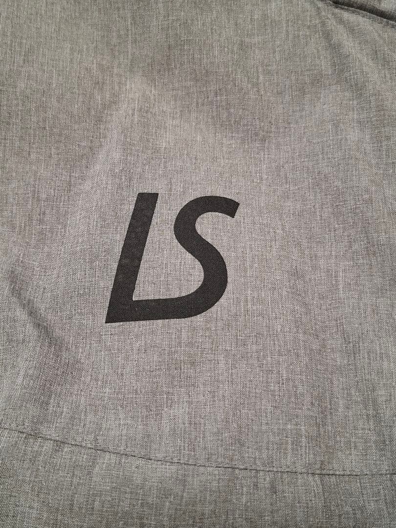 LUZ e SOMBRA フード付きアウター グレー色