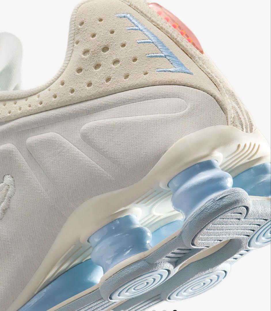 Nike Women's Shox R4 SE ナイキ ショックス R4 SE