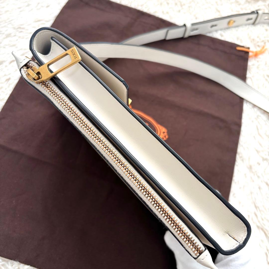 TOD'S トッズ スマホショルダーバッグ 金具 ロゴ金具 ロゴ型押し