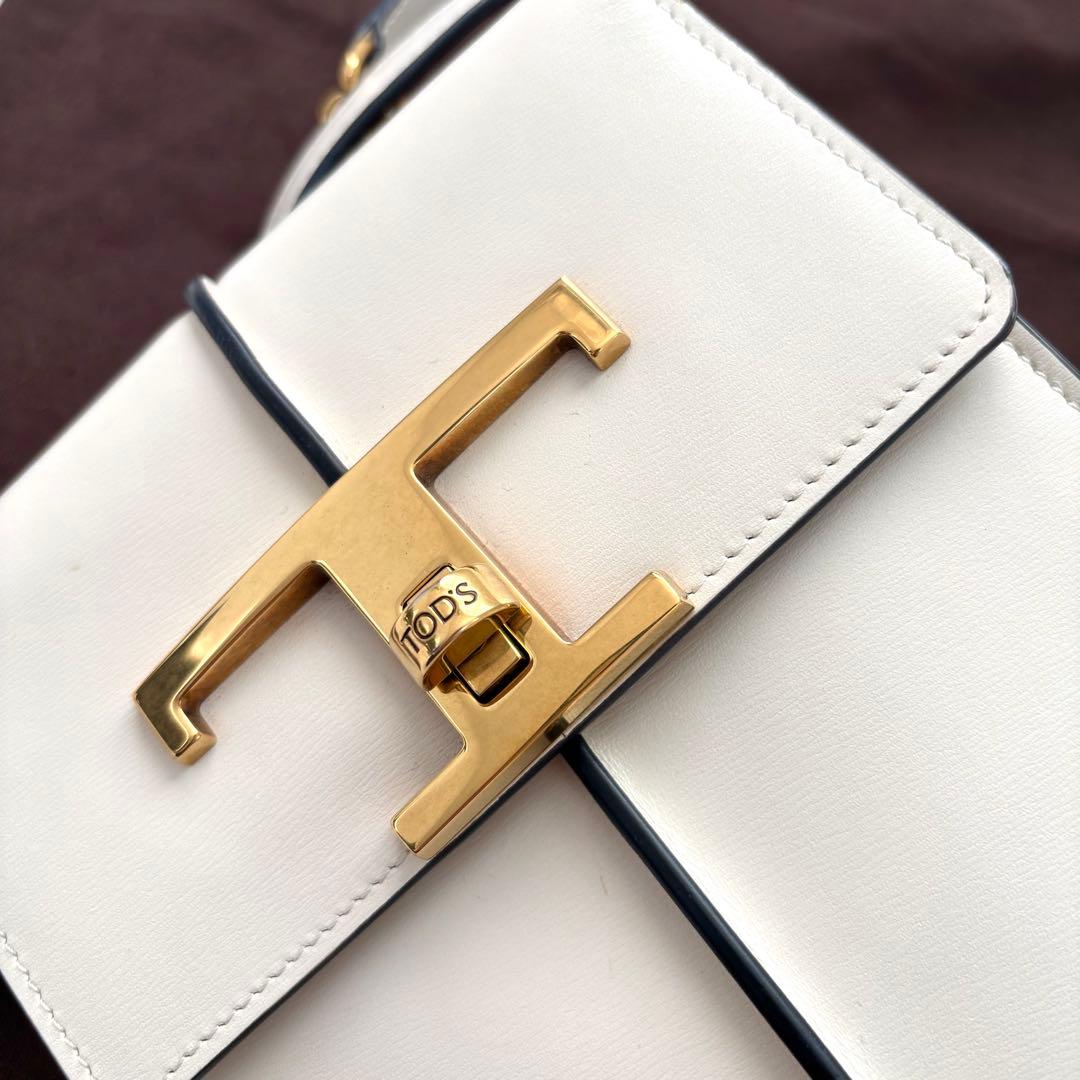 TOD'S トッズ スマホショルダーバッグ 金具 ロゴ金具 ロゴ型押し