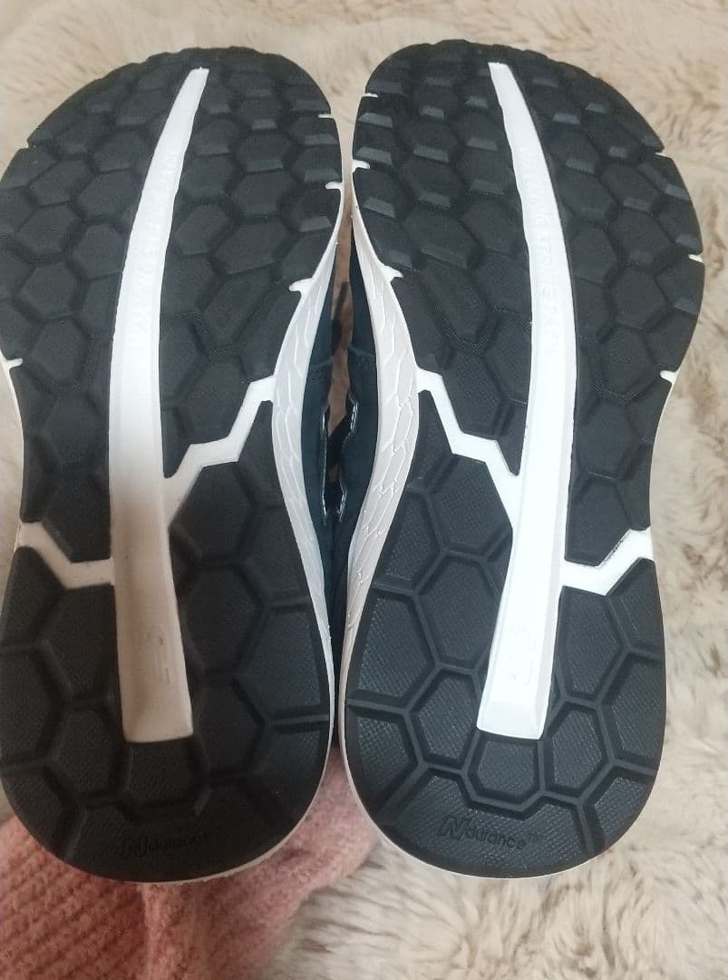 23.5New Balance 880 ブラックスニーカー