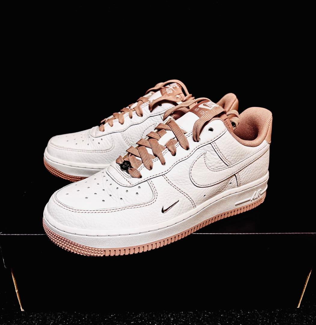 ■新品24.5cm■ナイキ エア フォース 1 07 ミニジュエル メタルロゴ